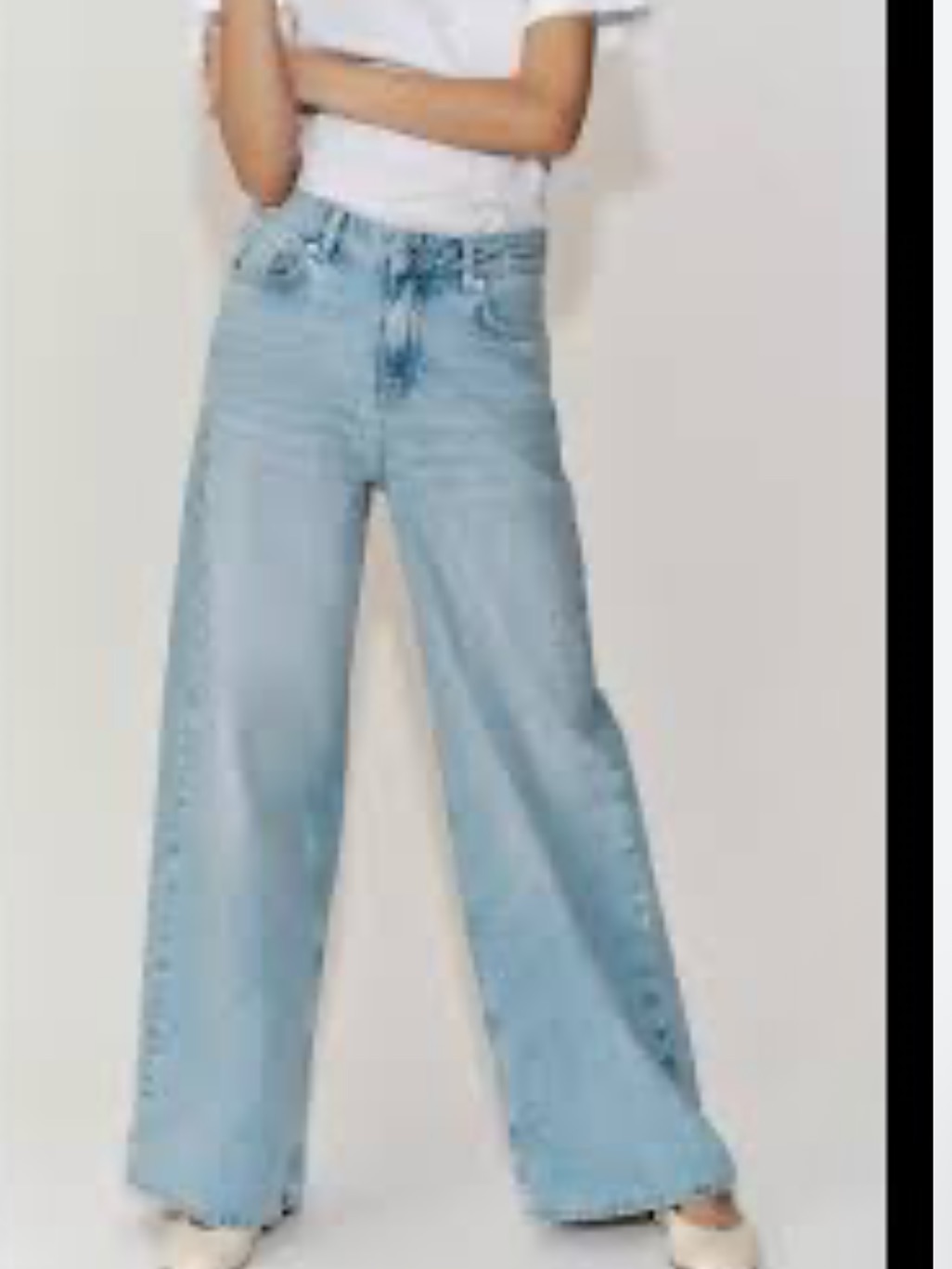 Zara Women Wide-Leg Jeans. Light Blue. “8/30